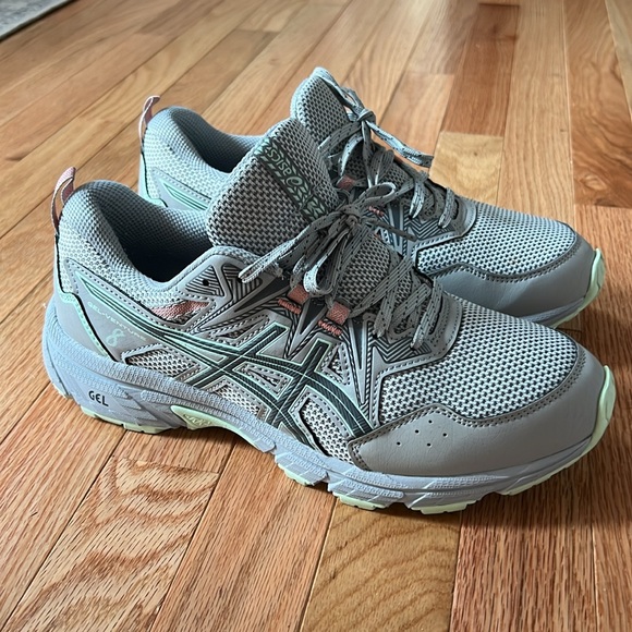 New sneakers - Picture 1 of 4